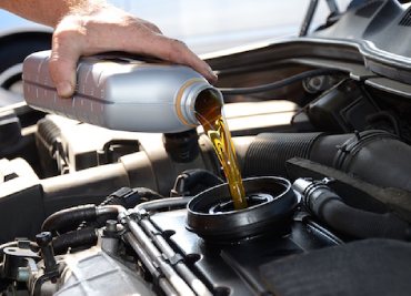 Car Oil Change Service in Abu Dhabi at DWB Tyres