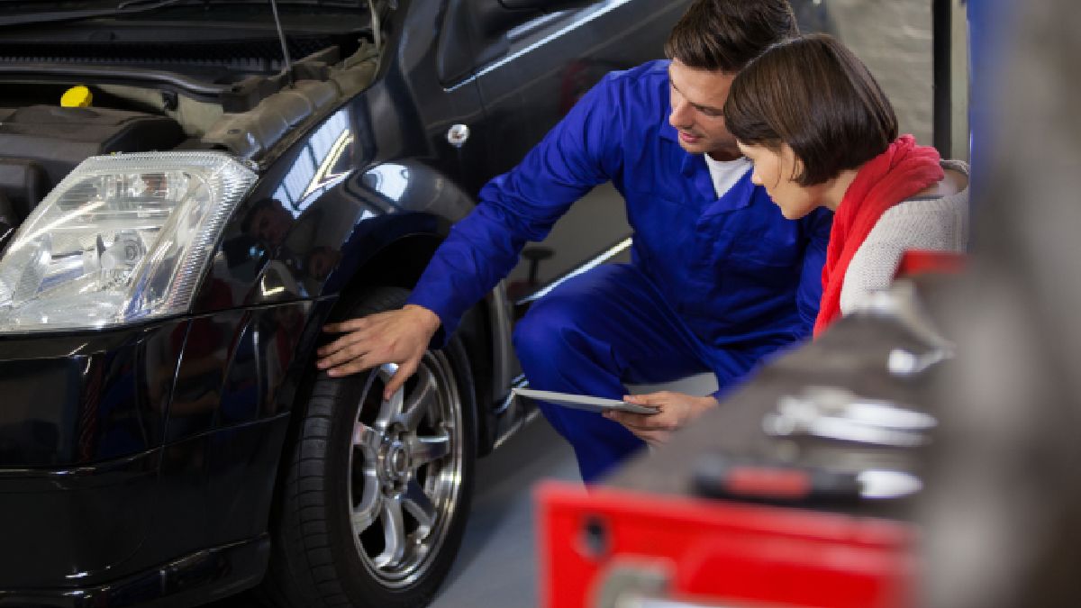 Common Questions Car Lovers Ask Mechanic During Car Service and Repair Visit