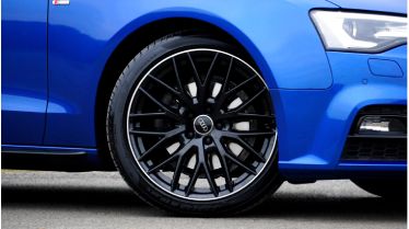 What Makes Pirelli Tyres the Preferred Choice of Car Enthusiasts?