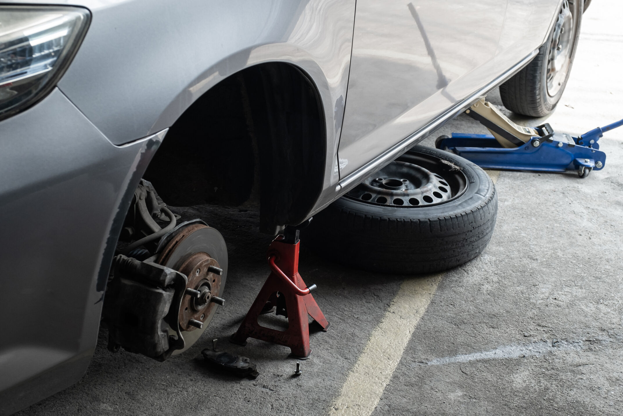 Brake Pads and Tyres: Why You Should Maintain Both Together