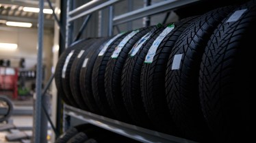 Driving in Extreme Conditions: How to Choose Car Tyres Online for UAE's Climate