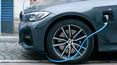 Power Up Your Ride: Choosing the Best All-Season Tyres for Your Electric Vehicle in the UAE